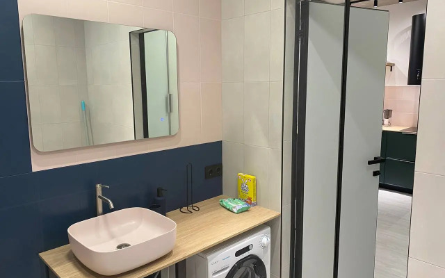 Апартаменты Пикассо - индустриальный шик с яркими акцентами