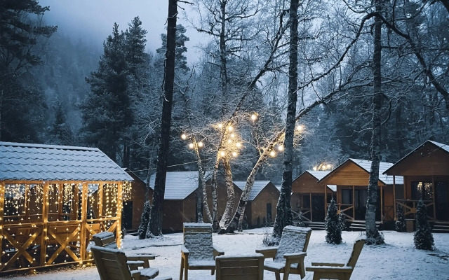 Шале Хвоя двухкомнатное с видом на реку 2