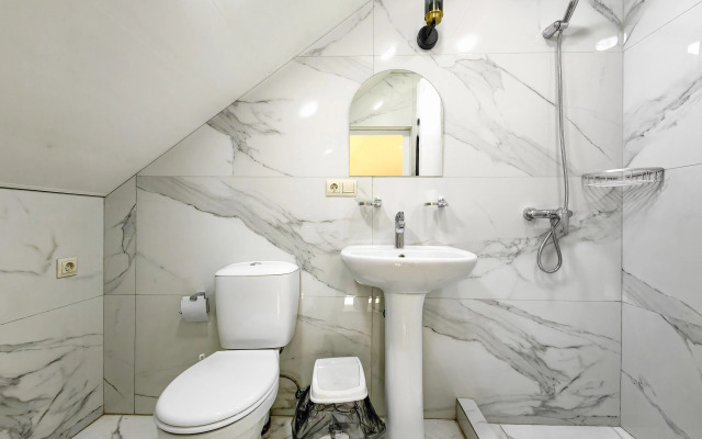 Квартира светлая на мансардном этаже с видом на горы