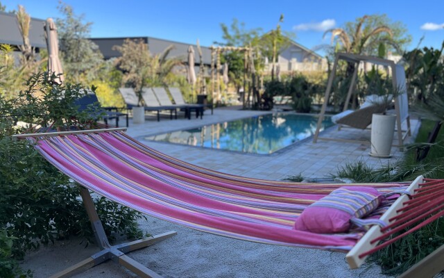 Little Palm Hotel