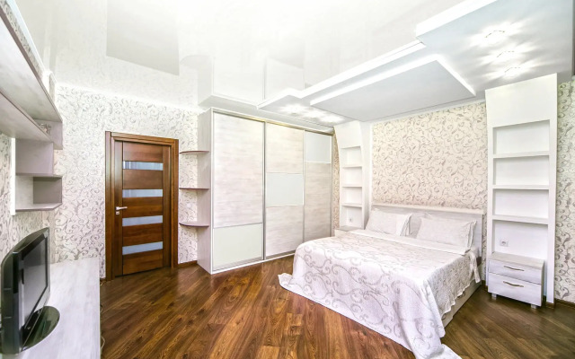 3-bedroom on Derzhinskogo Avenue 22 Center Apartments