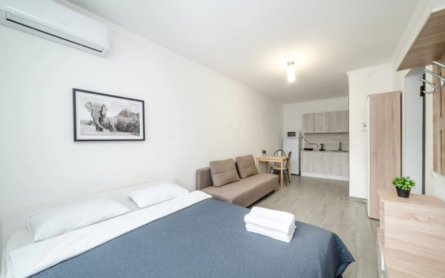 Apatrkhaus 7 na Initsiativnoy Apartment