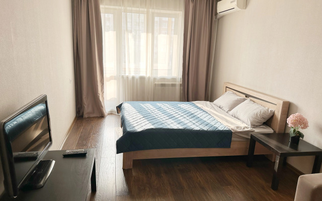 Dvukhkomnatnaya v 10 Minutakh Peshkom ot Naberezhnoy Flat