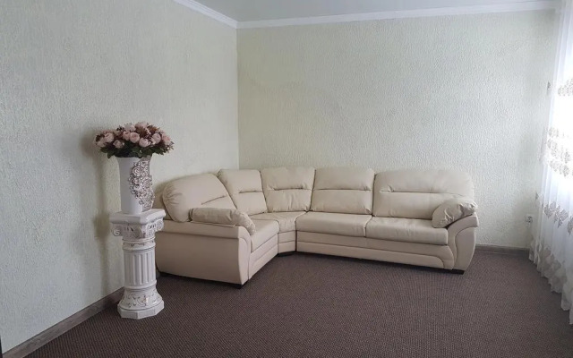 Отель Людмила