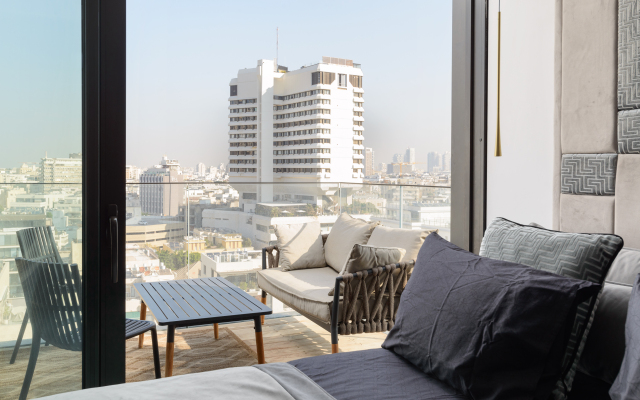 High End & City View by FeelHome