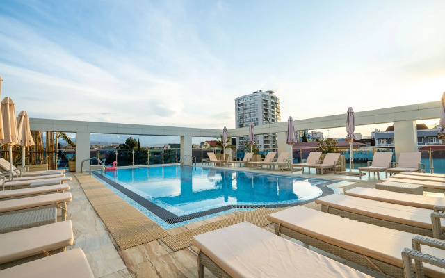Grace El Paraiso Hotel