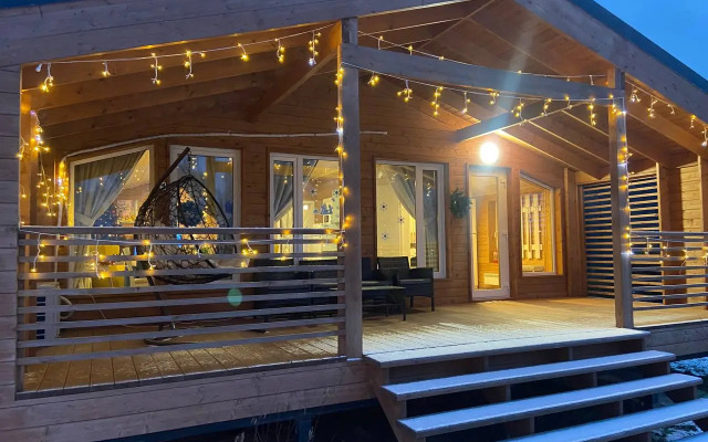 Частный дом комфортный со столом для пинг-понга и батутом