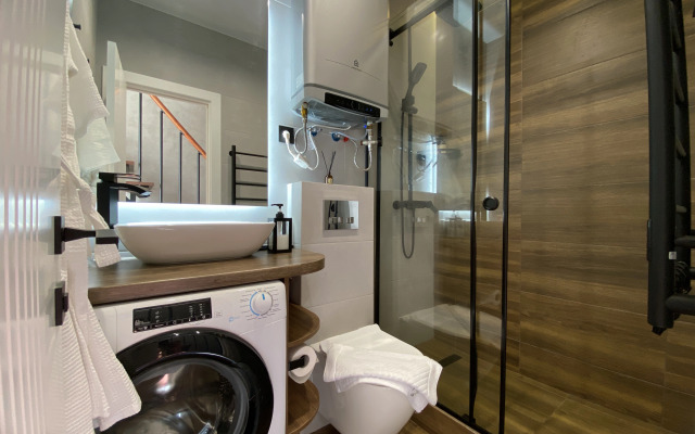 Dvukhetazhnaya Dizayn Studiya Delyuks Flat