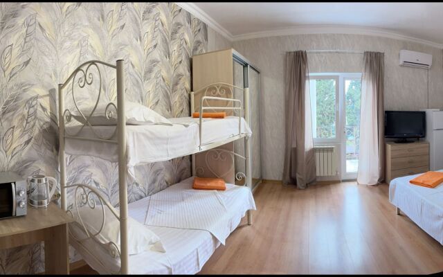 Na Tsvetochnoy Apartments