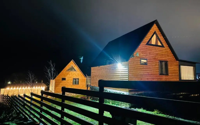 Отель Traveler's Cottages in Kazbegi