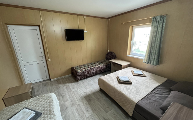 Na Uyutnoy 10 Guest House