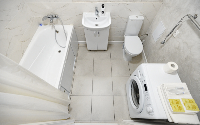 Apartamenty Brutal'nyj Lev na 23 etaze s panoramnym vidom na reku