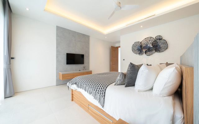 Luxury villa Bangtao with a Tropical Garden Villa