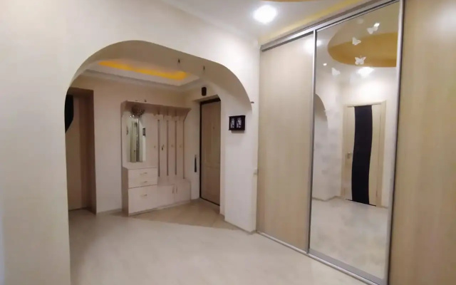 Apartamenty 2-h komnatnaa kvartira na Universitetskoj 29