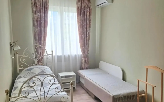 2-kh Komn Solnechnaya Storona Per.Gruzinskiy Parkovka Besplatno Flat