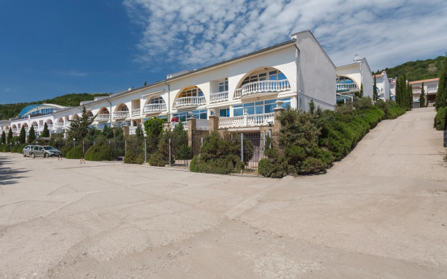 Villa Arnis Guest House