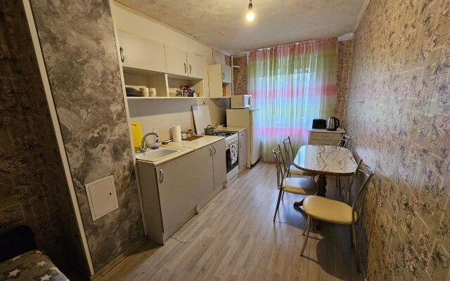 Prostornaya ryadom s akvaparkom Flat