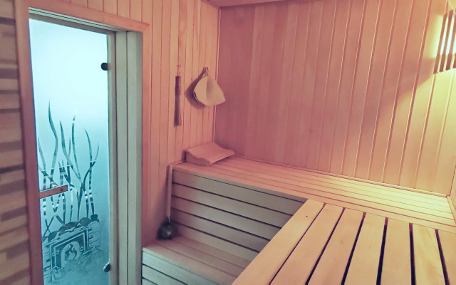 Частный дом на берегу моря с бассейном