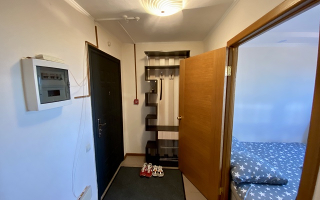 Na Klubnoy 54 Flat with Balcony