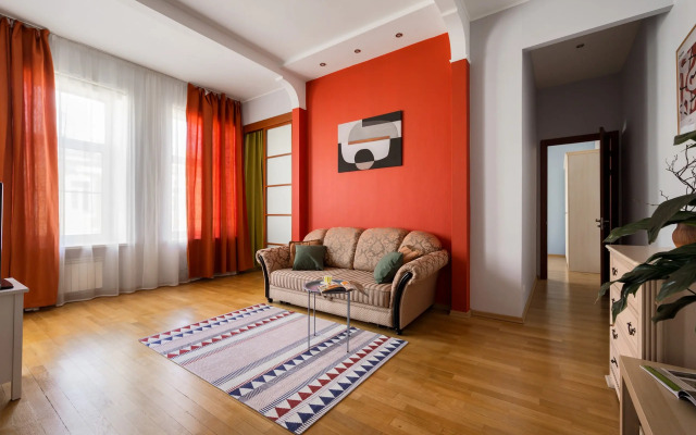 U Tavricheskogo Sada Flat