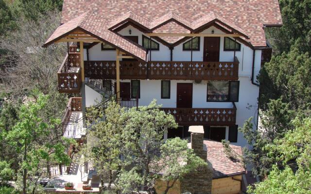Shalyapin House Guest House