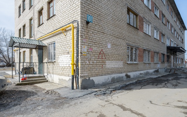 Uyutnaya studiya na prospekte Kosmonavtov Apartments