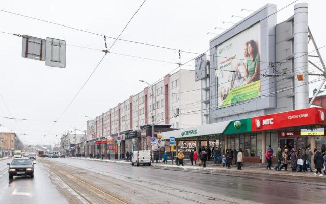 Dvuhkomnatnye Centr, u ploshchadi Pobedy,CHernyahovskogo 12A,Kolibri#12A Apartments