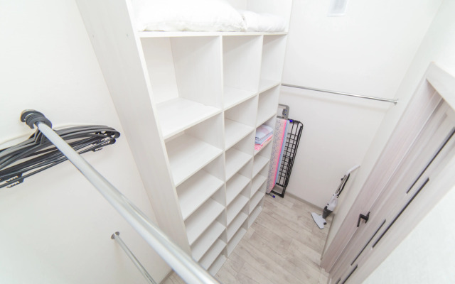 Na 16 Etazhe s Zavorazhivayuschimi Zakatami Apartments