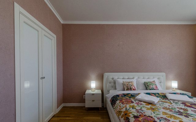 2 Komnatnaya Na Tsentralnoy Naberezhnoy Zaliva Apartment