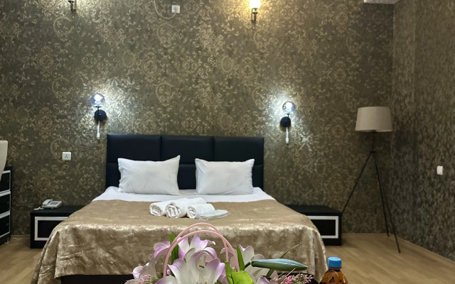 Qeroli old town Hotel