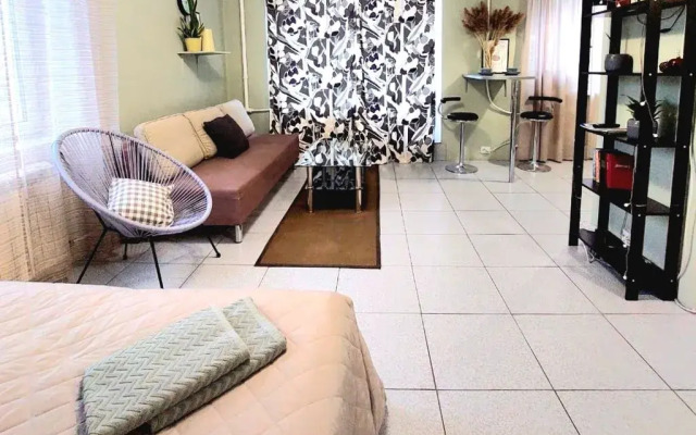 Ryadom S ZHD Vokzalom I Krasnoy Ploschadyyu Apartments
