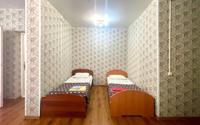 S kukhney gostinoy i otdelnoy spalney Apartments