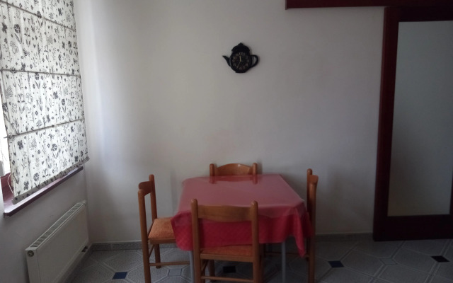 1926 God Alleya Luizy Flat