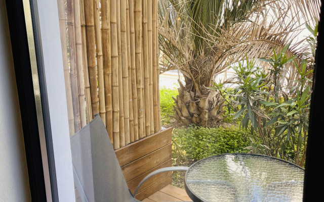 Little Palm Hotel