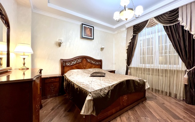 Trokhkomnatnaya Premium Klassa na Sovetskoy 21 Flat