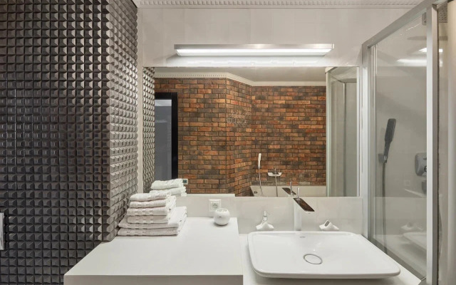 Reverie Vip2000 Apartments