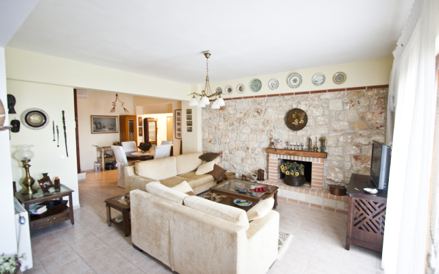 Bizmut Shared Pool Paliouri Villa