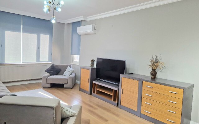 Prostornaya Kvartira Vozle Morya Apartments