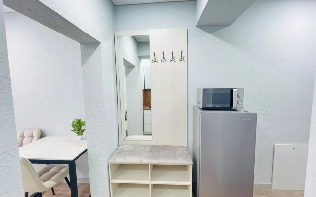 Uyutnaya Studiya S Basseynom Na Territorii Apartments