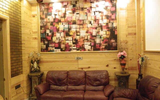 The Lodge B & B