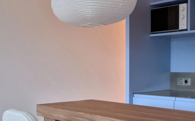 Ryadom S Nevoy Na Ulitse Chaykovskogo Flat
