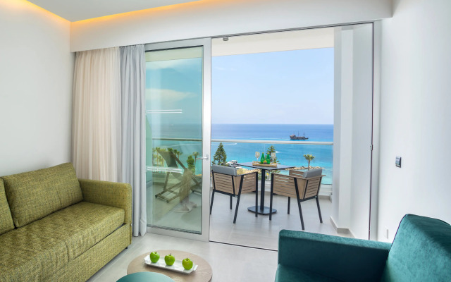 Cavo Maris Beach Hotel