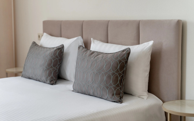 Maksim Gorykiy Hotel