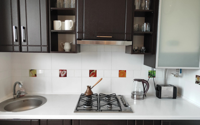 Dvukhurovnevaya U Morya Flat