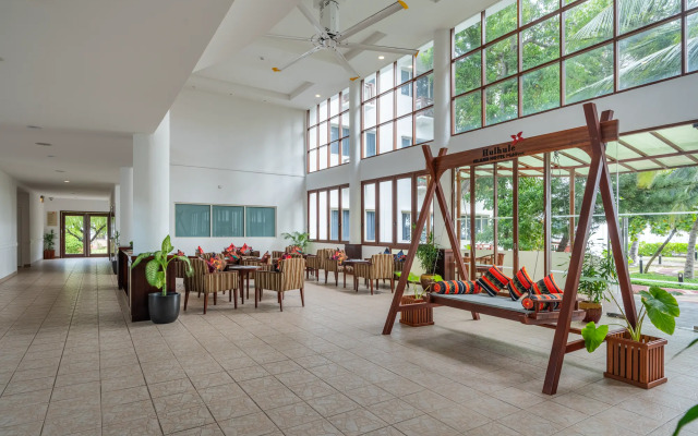 Hulhule Island Hotel