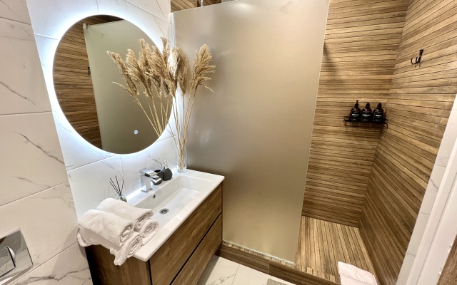 Sovremennaya Lakonichnaya Kvartira Ryadom S Fontanom I Skverom Geroyev Apartments