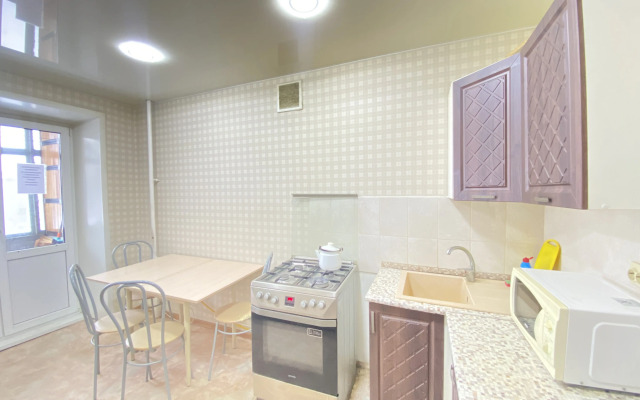 Dvukhkomnatnaya S 5 Razdelnymi Mestami Flat