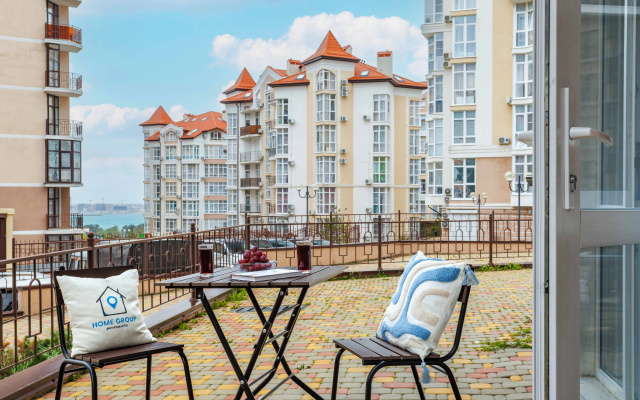 Апартаменты с Отдельным Входом и Террасой Вид на море Home Group