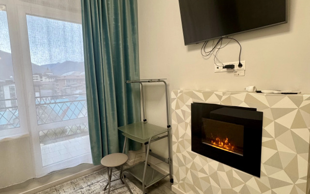 Квартира Просторная студия с террасой напротив отеля Мариотт