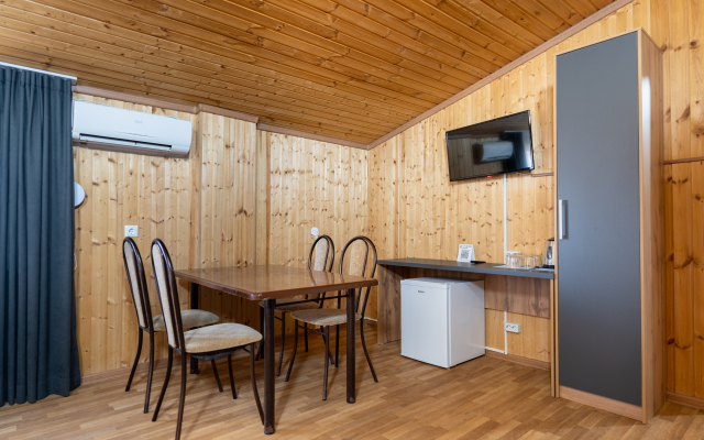 Maksim Park-Loo Hotel
